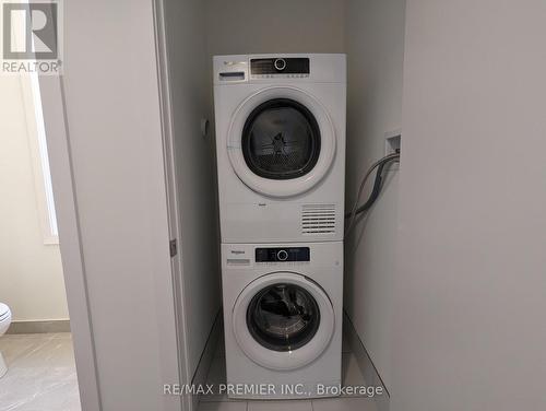 602 - 7 Steckley House Lane, Richmond Hill, ON - Indoor Photo Showing Laundry Room