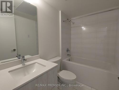 602 - 7 Steckley House Lane, Richmond Hill, ON - Indoor Photo Showing Bathroom