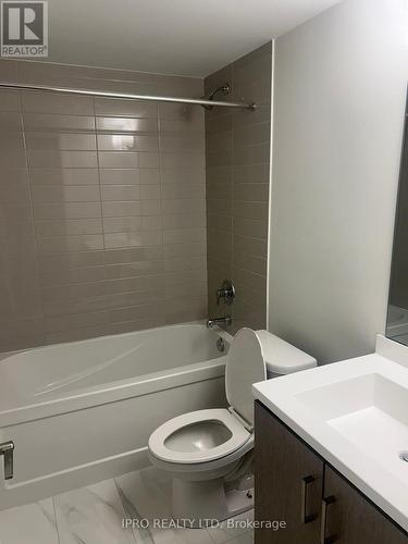 358 - 100 Honeycrisp Crescent, Vaughan, ON - Indoor Photo Showing Bathroom