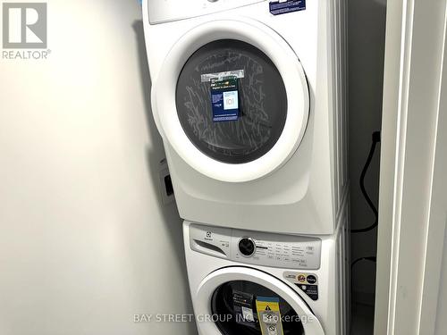 Th234 - 121 Honeycrisp Crescent, Vaughan, ON - Indoor Photo Showing Laundry Room