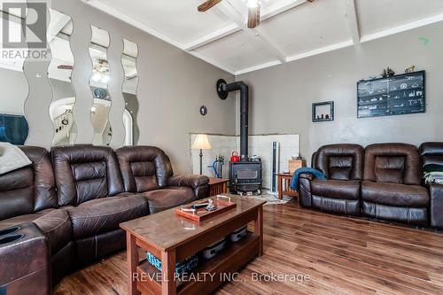 38 Richard Street, Tay, ON - Indoor Photo Showing Living Room