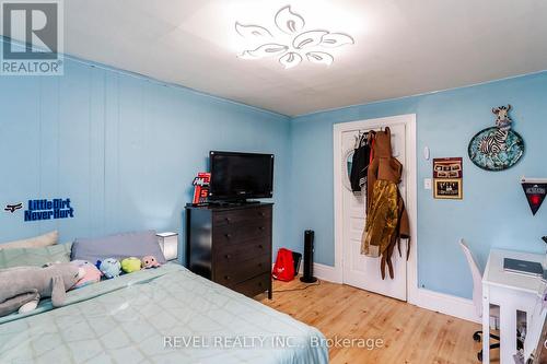 38 Richard Street, Tay, ON - Indoor Photo Showing Bedroom