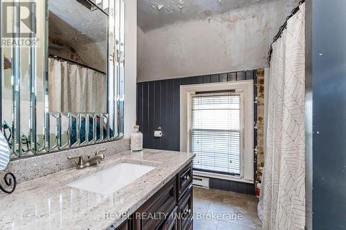 38 Richard Street, Tay, ON - Indoor Photo Showing Bathroom