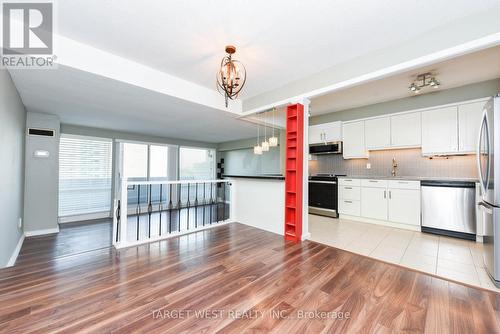 1304 - 240 Scarlett Road, Toronto, ON - Indoor Photo Showing Kitchen