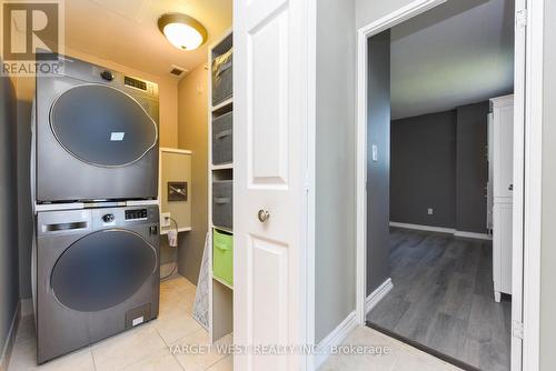 1304 - 240 Scarlett Road, Toronto, ON - Indoor Photo Showing Laundry Room