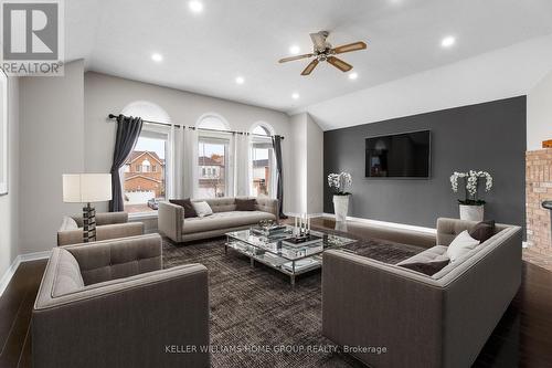 163 Moffatt Avenue, Brampton, ON - Indoor Photo Showing Living Room