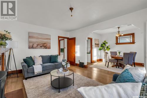 405 9Th Street E, Saskatoon, SK - Indoor Photo Showing Living Room