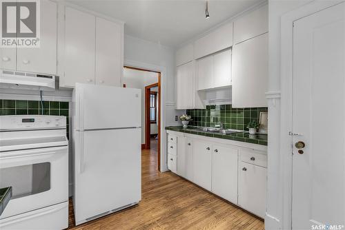 405 9Th Street E, Saskatoon, SK - Indoor Photo Showing Kitchen