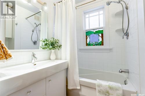 405 9Th Street E, Saskatoon, SK - Indoor Photo Showing Bathroom