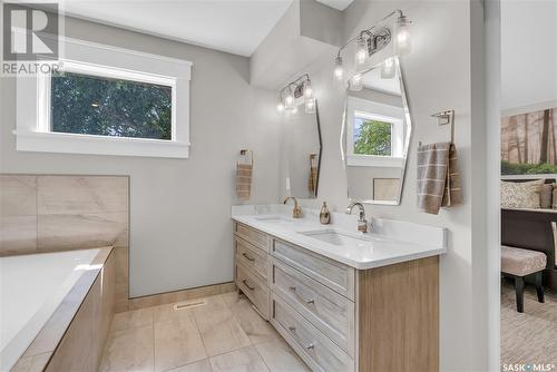 1125 15Th Street E, Saskatoon, SK - Indoor Photo Showing Bathroom