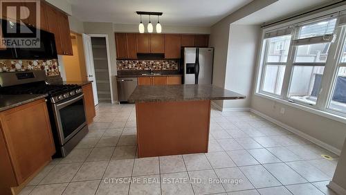 663 Scott Boulevard, Milton, ON - Indoor Photo Showing Kitchen