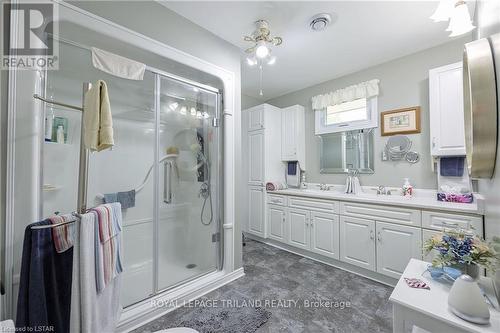 316 Culver Place, London, ON - Indoor Photo Showing Bathroom