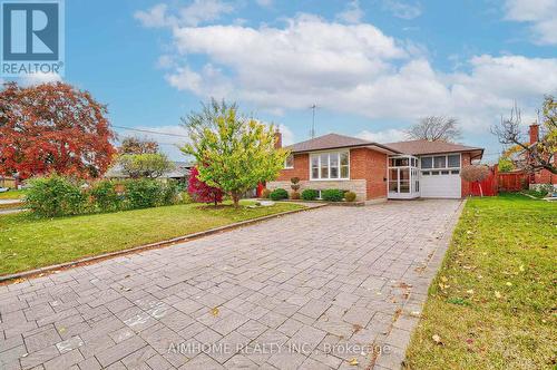 6 Wyndcliff Crescent, Toronto, ON - Outdoor