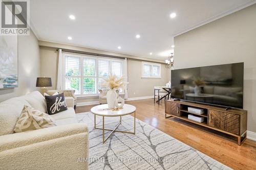 6 Wyndcliff Crescent, Toronto, ON - Indoor Photo Showing Living Room