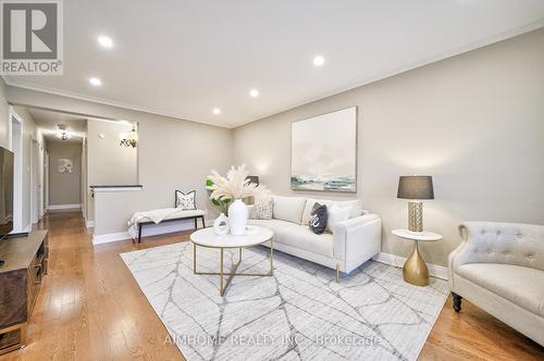 6 Wyndcliff Crescent, Toronto, ON - Indoor Photo Showing Living Room