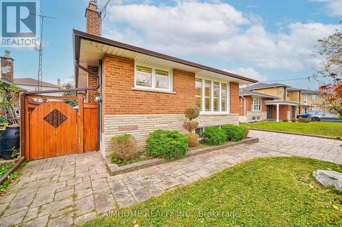 6 Wyndcliff Crescent, Toronto, ON - Outdoor