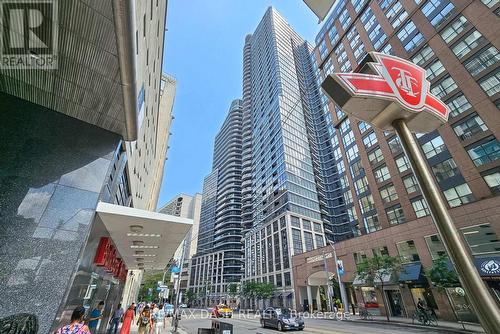 2010 - 25 Carlton Street, Toronto, ON - Outdoor With Facade