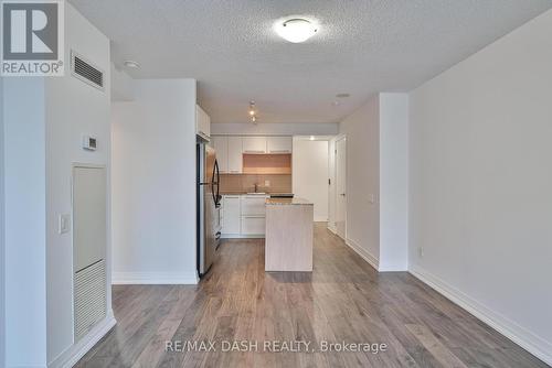 2010 - 25 Carlton Street, Toronto, ON - Indoor Photo Showing Kitchen