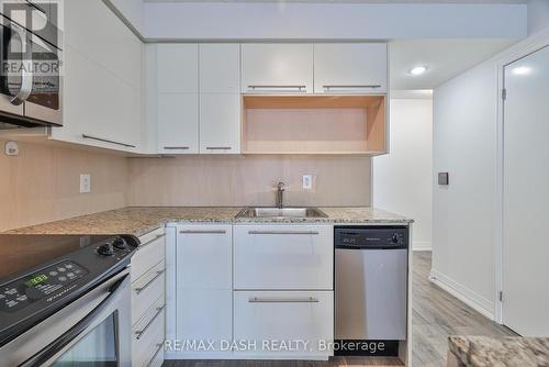 2010 - 25 Carlton Street, Toronto, ON - Indoor Photo Showing Kitchen