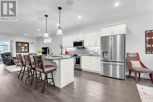 46 Timberwalk Trail, Middlesex Centre (Ilderton), ON - Indoor Photo Showing Kitchen With Upgraded Kitchen