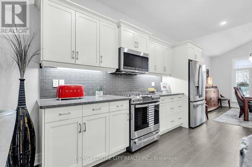 46 Timberwalk Trail, Middlesex Centre (Ilderton), ON - Indoor Photo Showing Kitchen With Upgraded Kitchen