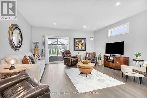 46 Timberwalk Trail, Middlesex Centre (Ilderton), ON - Indoor Photo Showing Living Room