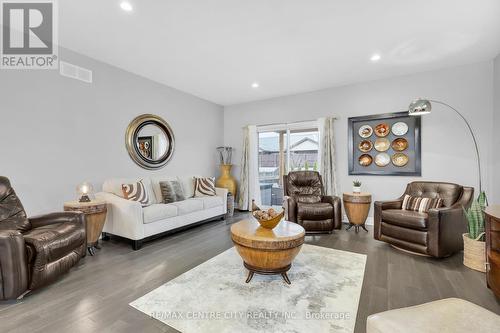 46 Timberwalk Trail, Middlesex Centre (Ilderton), ON - Indoor Photo Showing Living Room