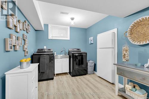 46 Timberwalk Trail, Middlesex Centre (Ilderton), ON - Indoor Photo Showing Laundry Room