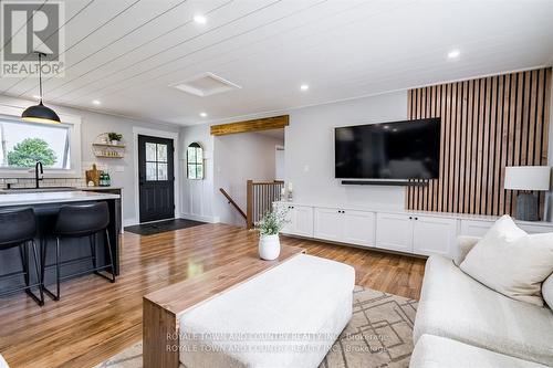 298 Glenarm Road, Kawartha Lakes (Woodville), ON - Indoor Photo Showing Living Room