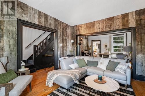 84 Robinson Street, Greater Napanee, ON - Indoor Photo Showing Living Room