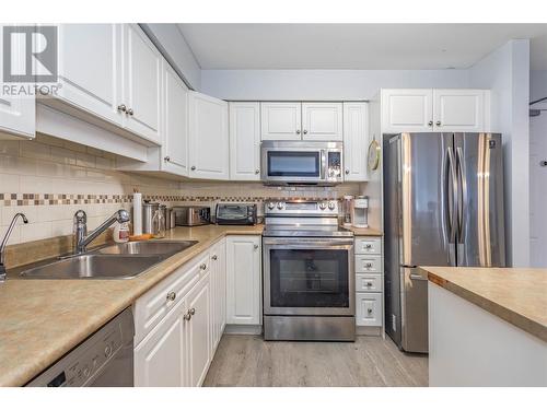 265 Froelich Road Unit# 105, Kelowna, BC - Indoor Photo Showing Kitchen With Double Sink