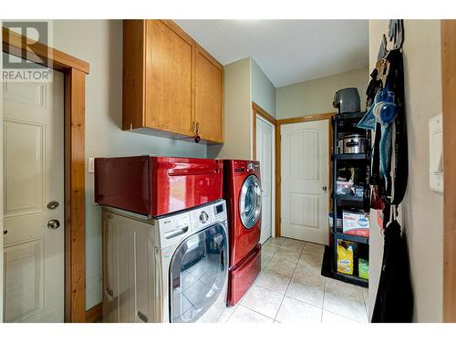 2202 Black Hawk Drive, Sparwood, BC - Indoor Photo Showing Laundry Room