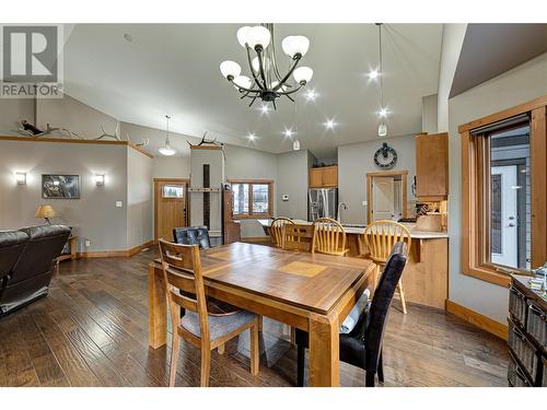 2202 Black Hawk Drive, Sparwood, BC - Indoor Photo Showing Dining Room