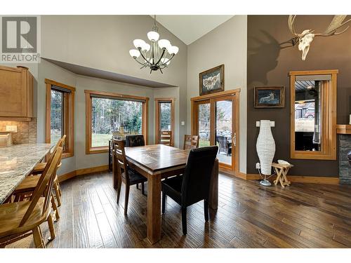 2202 Black Hawk Drive, Sparwood, BC - Indoor Photo Showing Dining Room