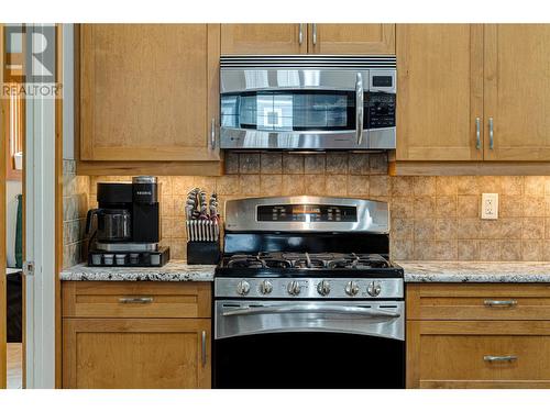 2202 Black Hawk Drive, Sparwood, BC - Indoor Photo Showing Kitchen