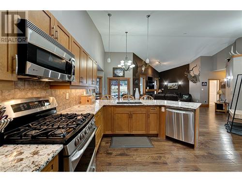 2202 Black Hawk Drive, Sparwood, BC - Indoor Photo Showing Kitchen With Stainless Steel Kitchen With Upgraded Kitchen