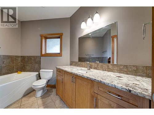 2202 Black Hawk Drive, Sparwood, BC - Indoor Photo Showing Bathroom