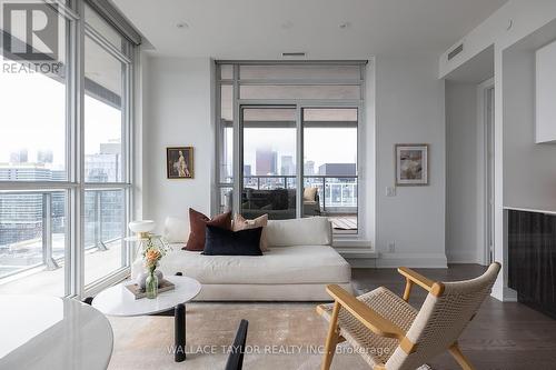 Ph 2404 - 120 Parliament Street, Toronto, ON - Indoor Photo Showing Living Room