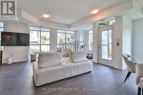 116 - 251 Manitoba Street S, Toronto, ON - Indoor Photo Showing Living Room