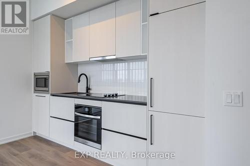 904 - 10 Graphophone Grove, Toronto, ON - Indoor Photo Showing Kitchen