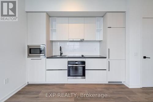 904 - 10 Graphophone Grove, Toronto, ON - Indoor Photo Showing Kitchen