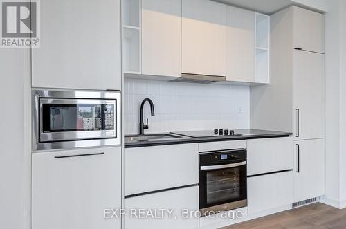 904 - 10 Graphophone Grove, Toronto, ON - Indoor Photo Showing Kitchen