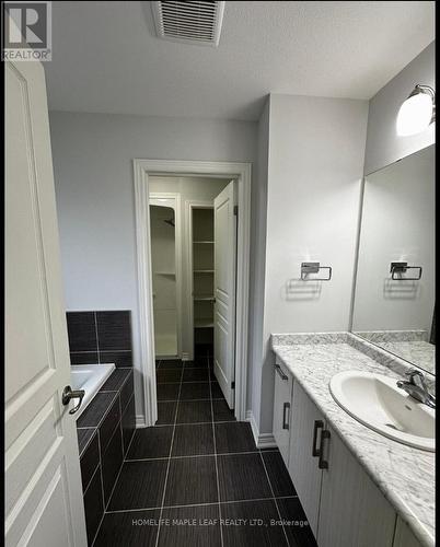 13 Riley Avenue E, Pelham, ON - Indoor Photo Showing Bathroom