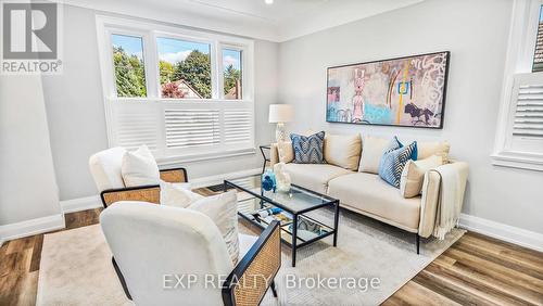 1036 Cedarwood Place, Burlington, ON - Indoor Photo Showing Living Room