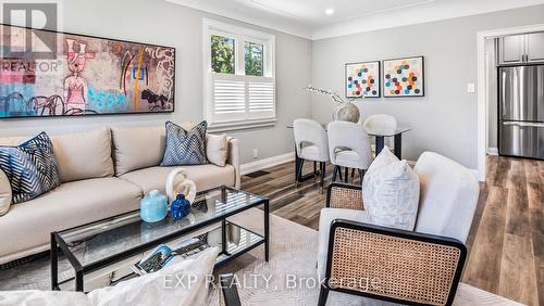 1036 Cedarwood Place, Burlington, ON - Indoor Photo Showing Living Room