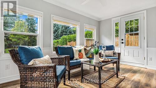 1036 Cedarwood Place, Burlington, ON - Indoor Photo Showing Living Room