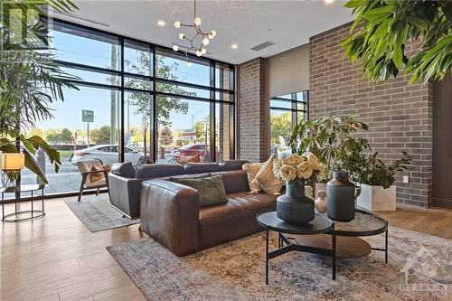 Lobby - 929 Richmond Road Unit#1804, Ottawa, ON - Indoor Photo Showing Living Room