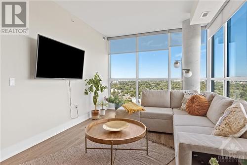 929 Richmond Road Unit#1804, Ottawa, ON - Indoor Photo Showing Living Room