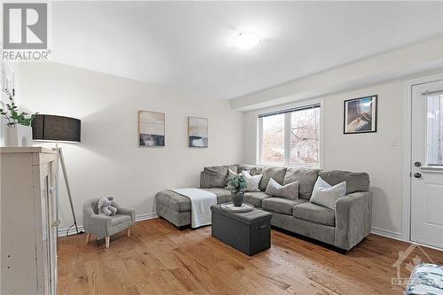 45 Lorne Avenue, Ottawa, ON - Indoor Photo Showing Living Room