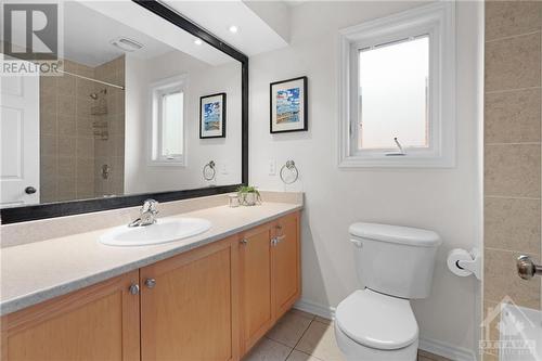 45 Lorne Avenue, Ottawa, ON - Indoor Photo Showing Bathroom